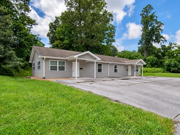 835 3rd Ave W #A, Hendersonville, NC 28739