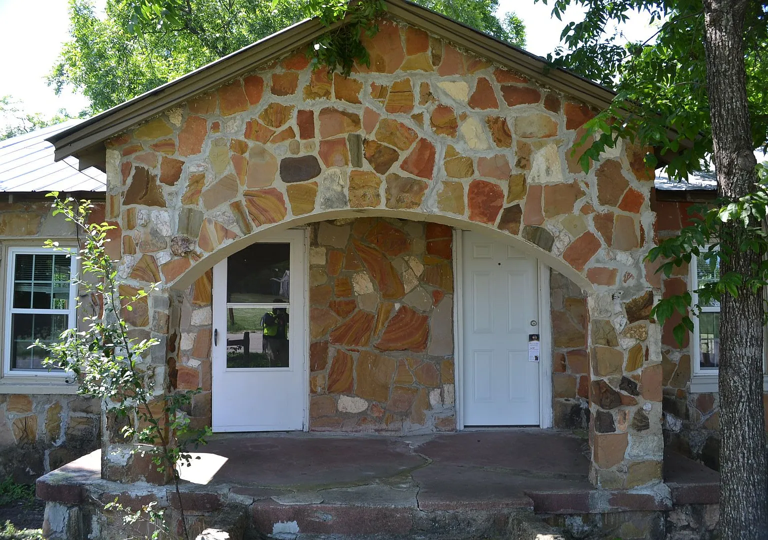 Charming 2 Bed/ 1 Bath Coming Soon — Photo 4