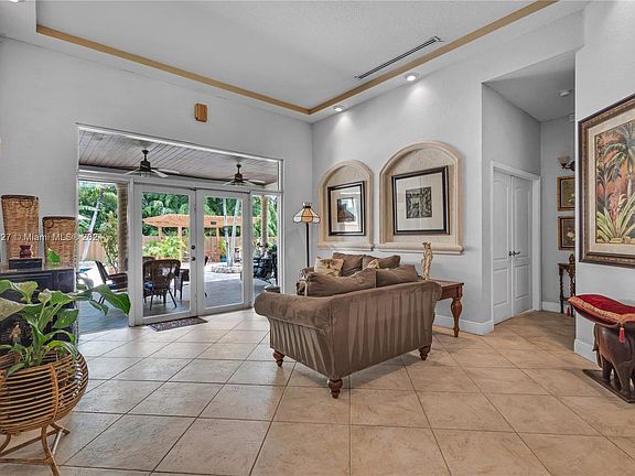 5th image of 115 S Royal Poinciana Blvd