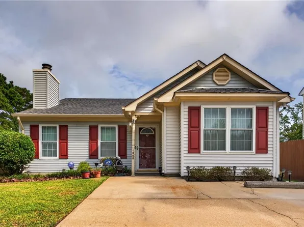 1368 Beacons Reach Dr, Virginia Beach, VA 23454