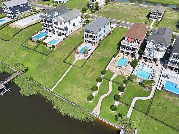 3rd image of 473 Saint Julian Ln.