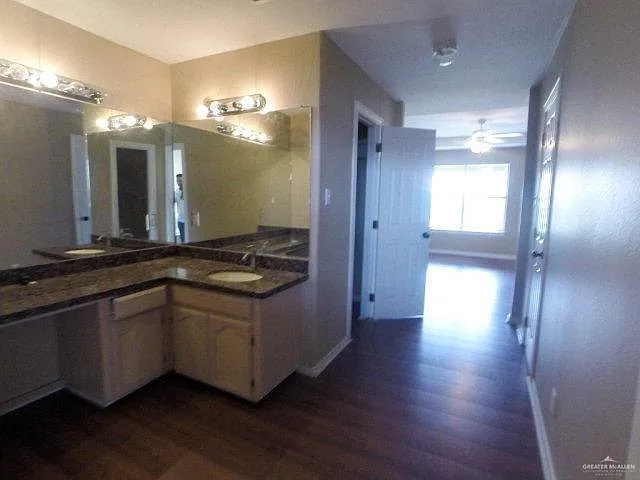 204 San Saba St — Photo 10