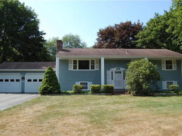 109 Suffolk Dr, North Kingstown, RI 02852