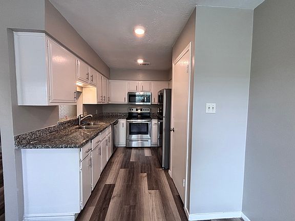3rd image of 6847 Chasewood Dr