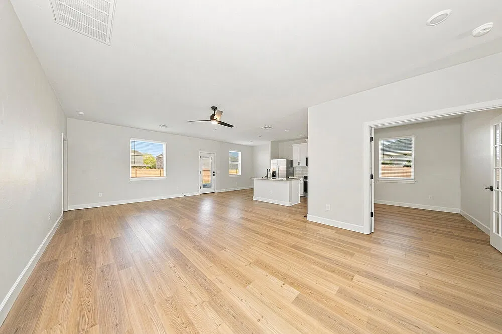 3 bed, 2.0 bath, 1692 sqft, $1,895 — Photo 4