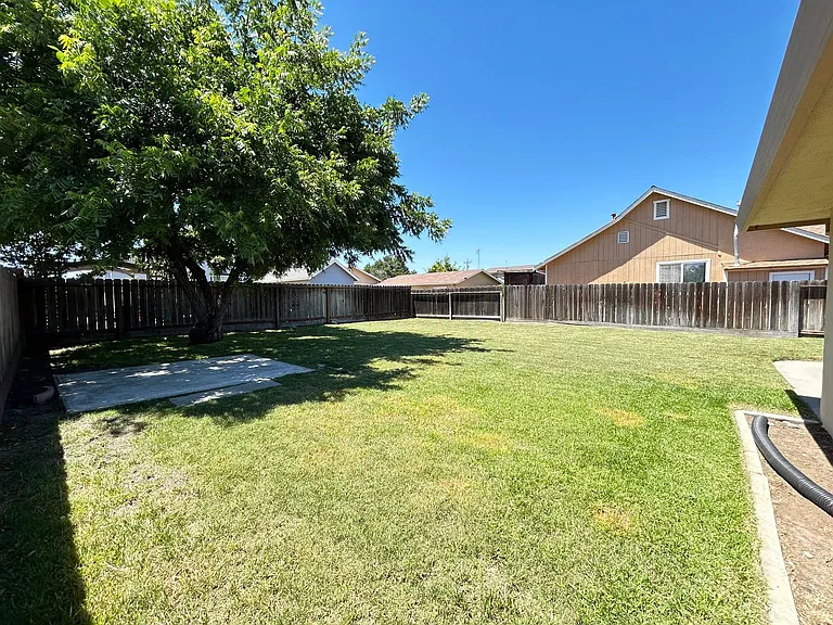 960 Suiter St — Photo 14