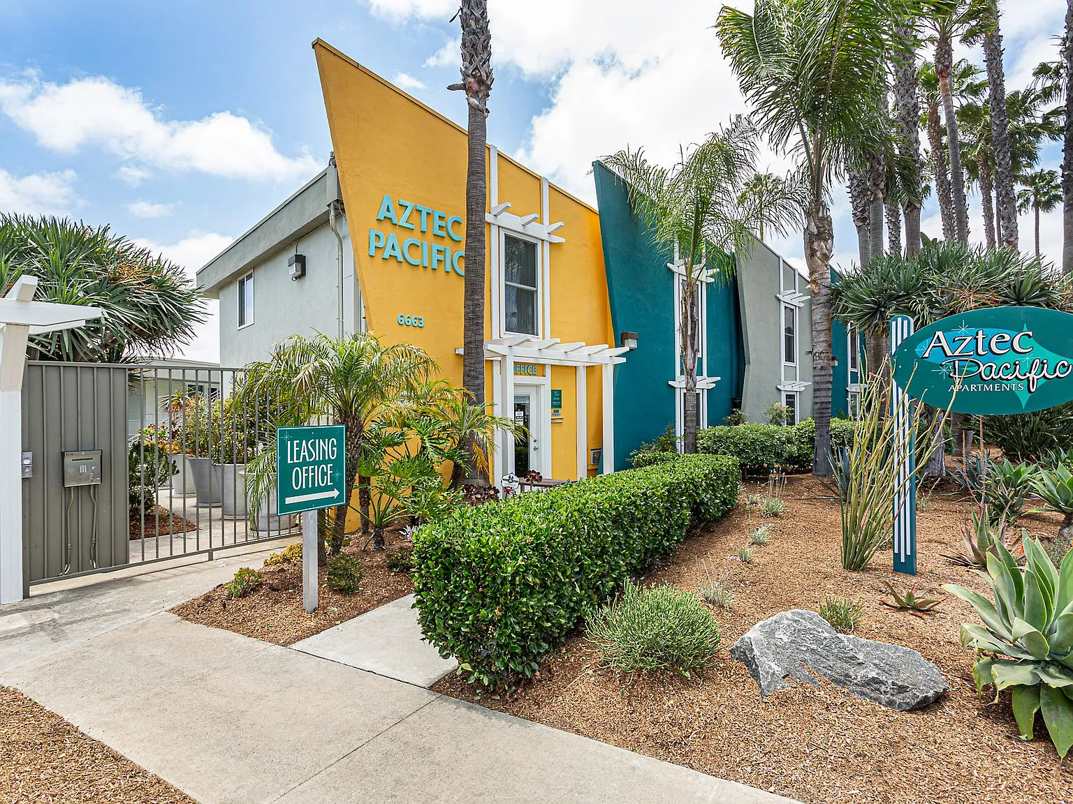 Aztec Pacific Apartments — Photo 3