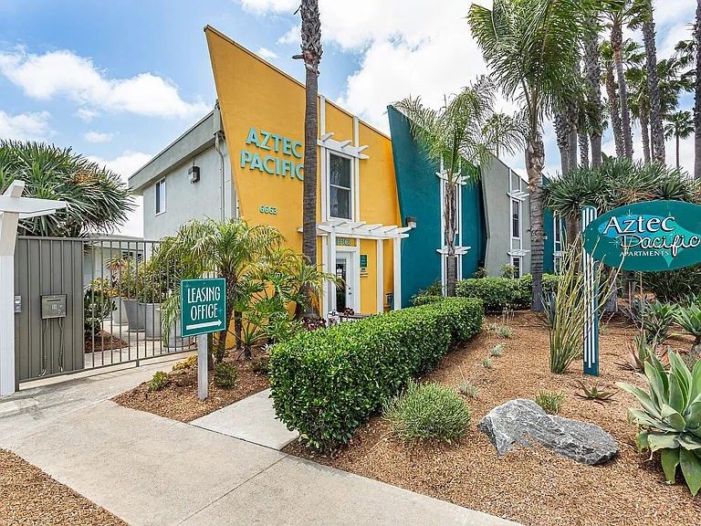 Aztec Pacific Apartments — Photo 3