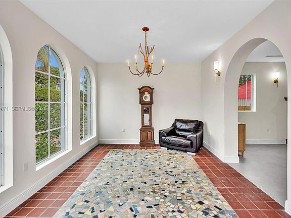 5th image of 1636 SW 9th St