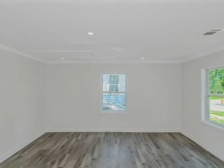 204 Mill St — Photo 8