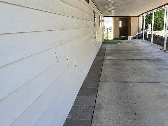 3rd image of 61 Leisure Hill Dr