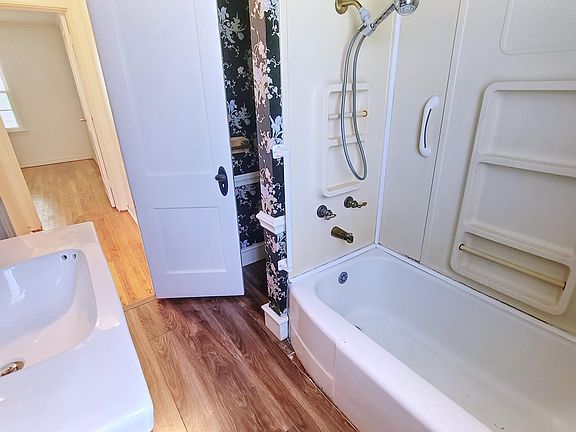 2nd image of 729 SW 49th St