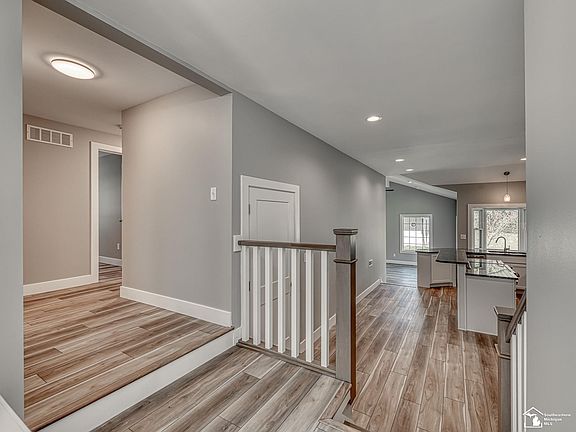 3rd image of 4960 Evergreen Dr