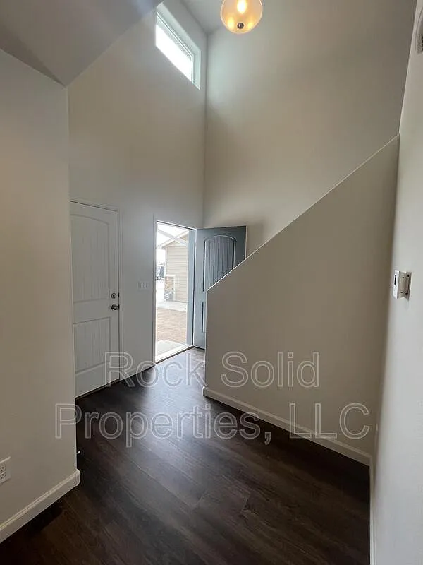 3 bed, 2.5 bath, 1568 sqft, $2,250 — Photo 3