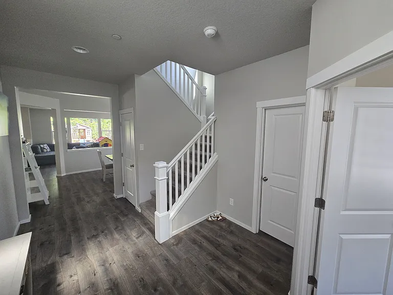 9424 N Alder St — Photo 3