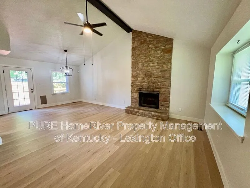 3 bed, 2.0 bath, 1223 sqft, $1,795 — Photo 3