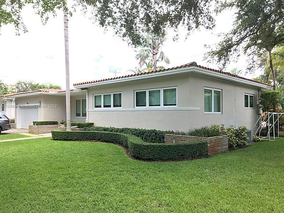 2nd image of 1315 San Ignacio Ave