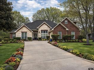 910 Holly Hill Ln, Mount Pleasant, TX 75455