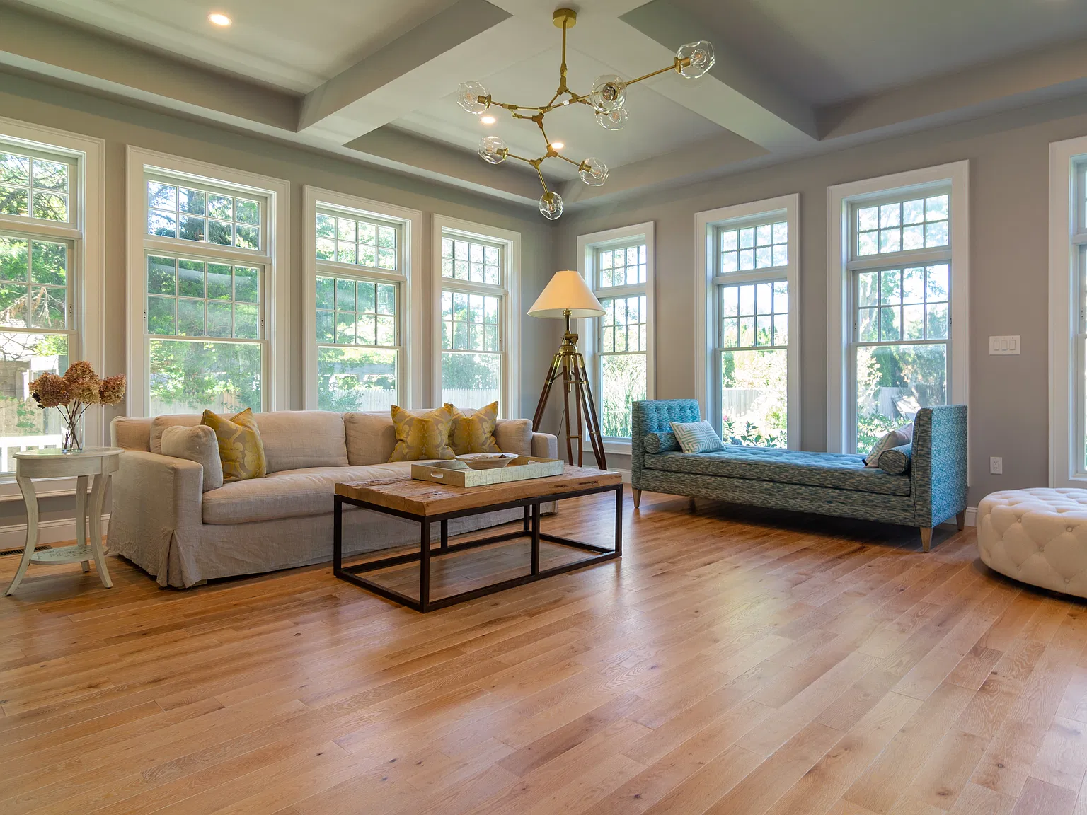 Newly renovated and furnished South of the Highway Gem — Photo 4
