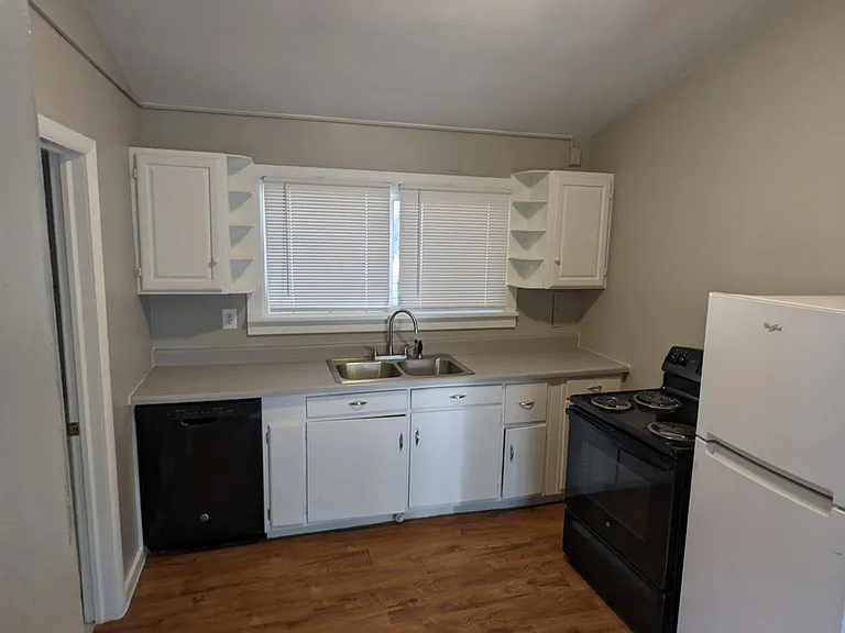 406 E Iowa St #2 — Photo 7