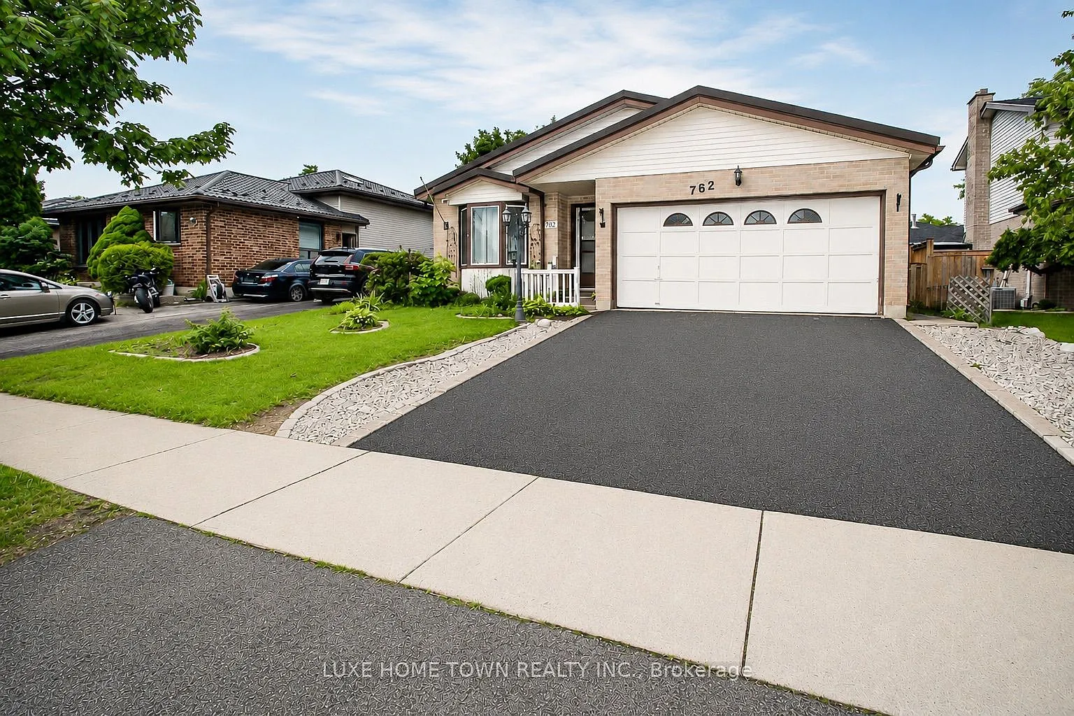 4 bed, $3,000 — Photo 1