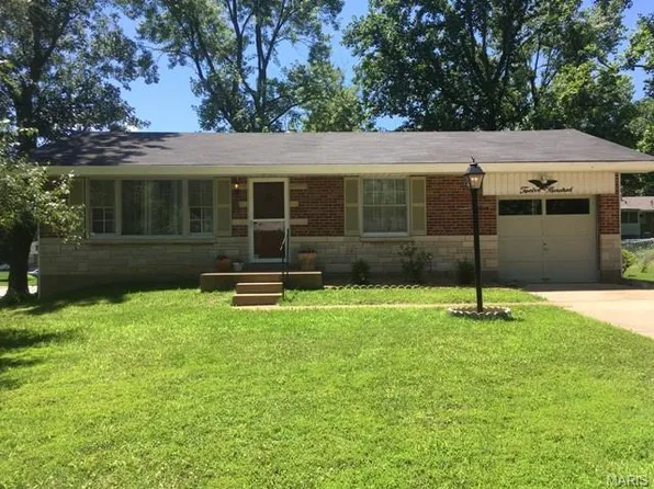 1200 Admiral Dr, Saint Louis, MO 63137