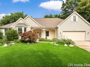 1059 Greenwood Frst SE, Grand Rapids, MI 49546