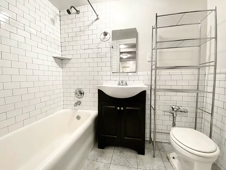 328 E 43rd St #403 — Photo 3