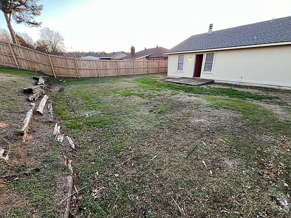 4th image of 1710 N Hills Blvd