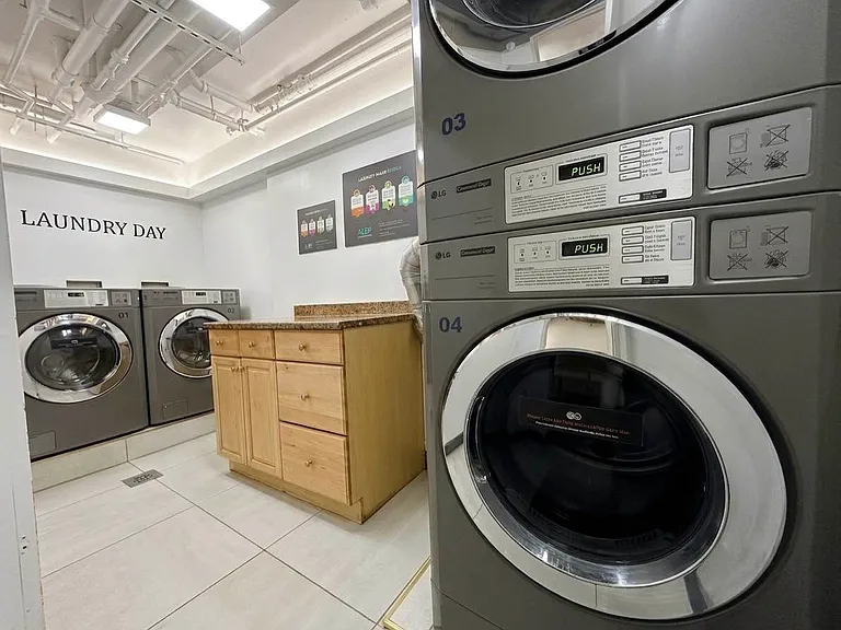 234 E 3rd St #2B — Photo 9