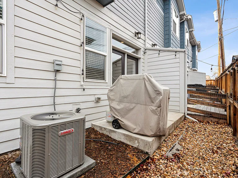 1050 Oak Cir — Photo 29