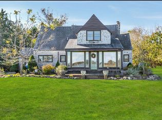 123 Paquatuck Ave, East Moriches, NY 11940