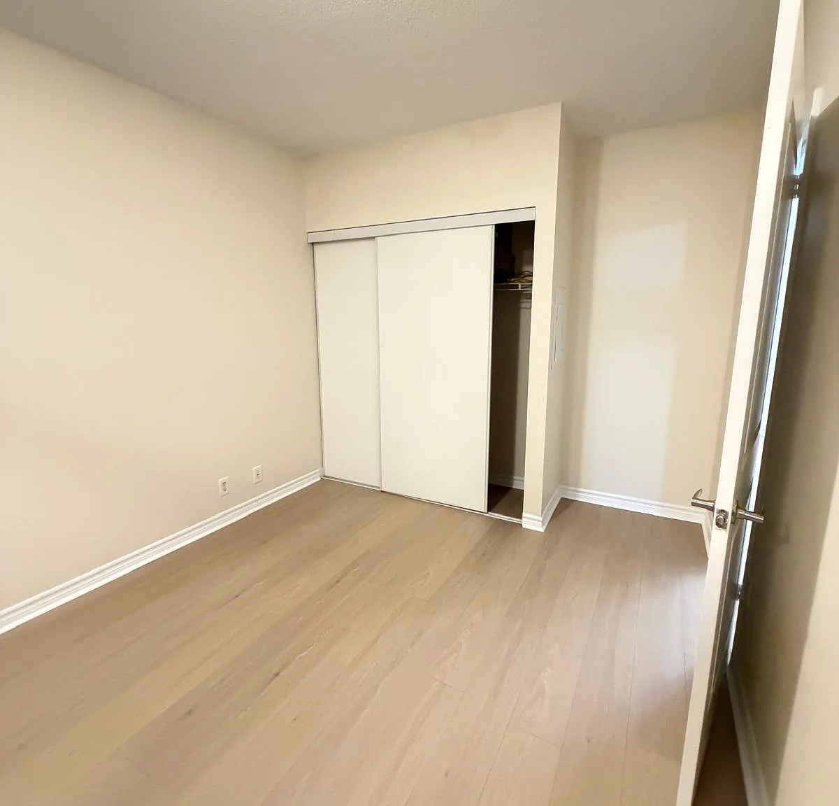 3 bed, 785 sqft, $2,650 — Photo 3