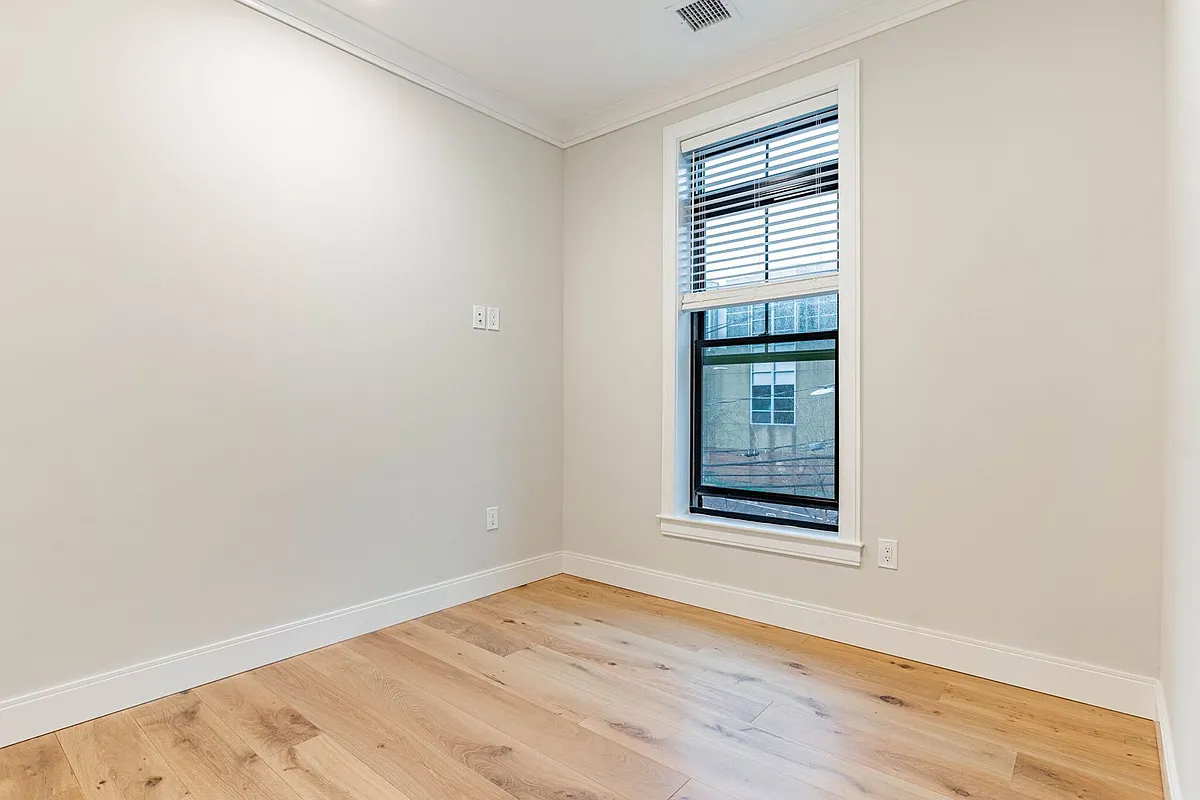 Building Photo - 177 Everett St #302