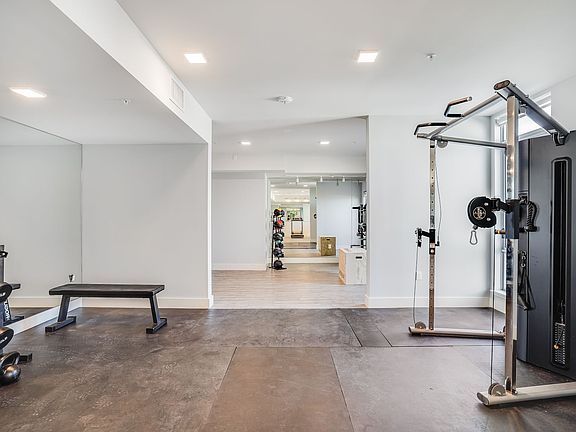 3rd image of 3701 Noriega St #202