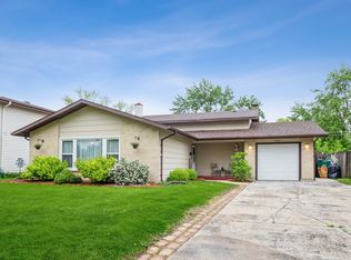 1073 S Finley Rd, Lombard, IL 60148