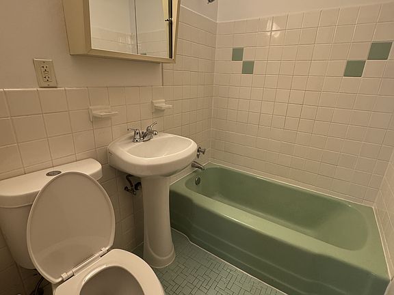 2nd image of 1634 Eustis St #B10