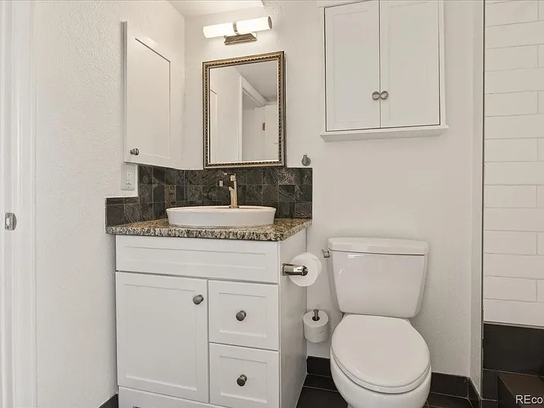 826 S Vance St #C — Photo 13