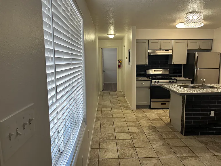 Sleek, Contemporary Efficiency - Live El Campo on Route 66! — Photo 48