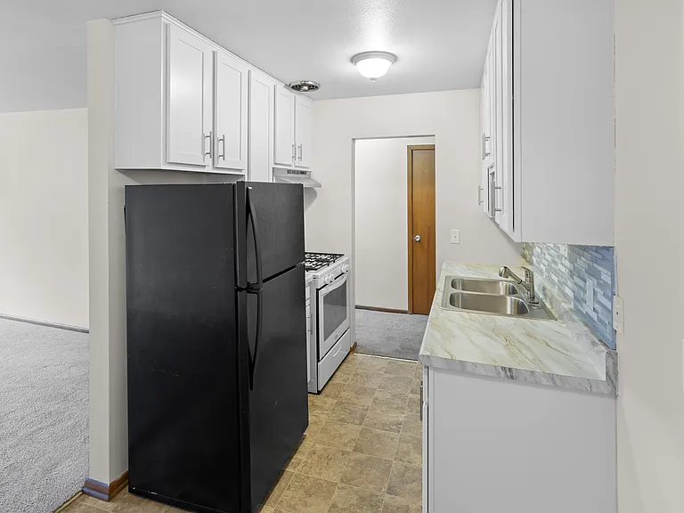 Lynn Plaza Apartments — Photo 24