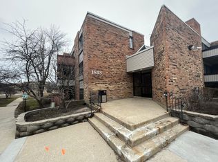 1813 Hemlock Pl APT 102, Schaumburg, IL 60173