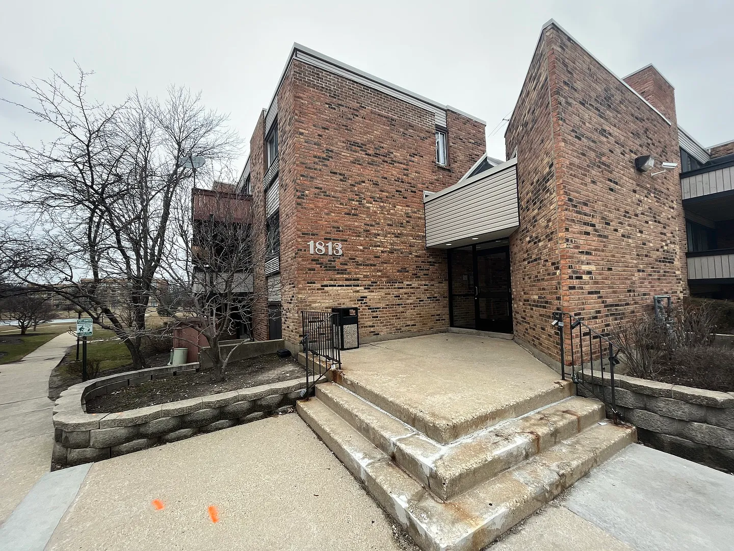 1813 Hemlock Pl APT 102 photo 1