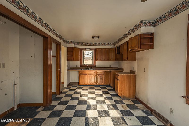 3rd image of 2648 Crane Road