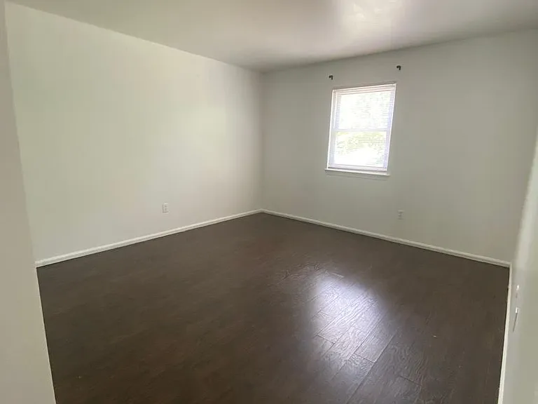303 Corinthian Avenue — Photo 11