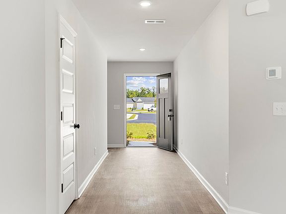 4th image of 125 Birchwood Dr.