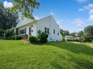 6530 Sunset Ter, Windsor Heights, IA 50324