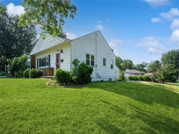 6530 Sunset Ter, Windsor Heights, IA 50324