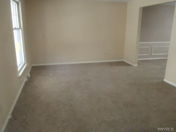 5th image of 234 Willow Green Dr