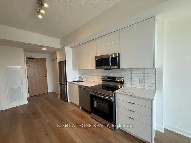 33 Erie Ave #811 — Photo 8