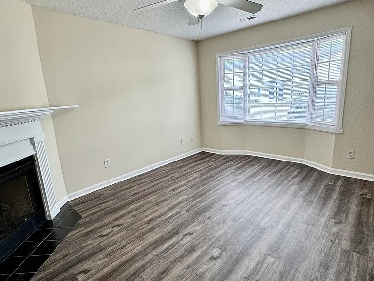3951 Sterling Pointe Dr #OOO6 — Photo 8